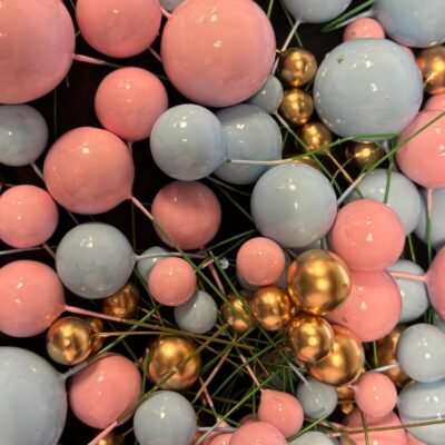 No edible deco. Spheres x 20 u. Sky Blue and Pink (mix). Diferent sizes.